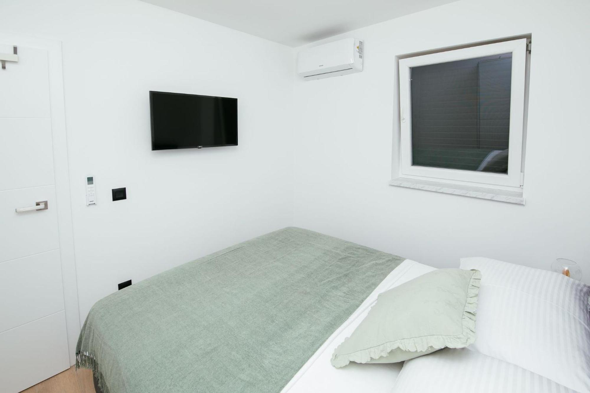 Didixi Apartments Pakoštane Exteriör bild